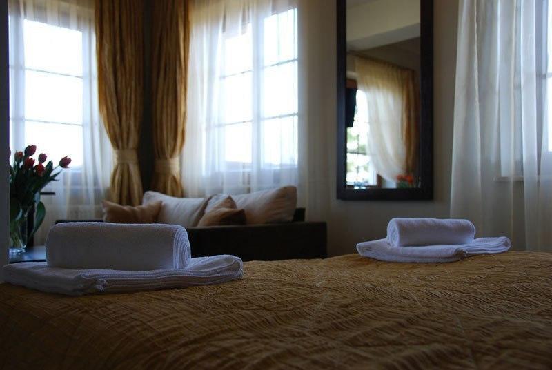 Hotel Sloneczny Brzeg Biskupiec  Rom bilde